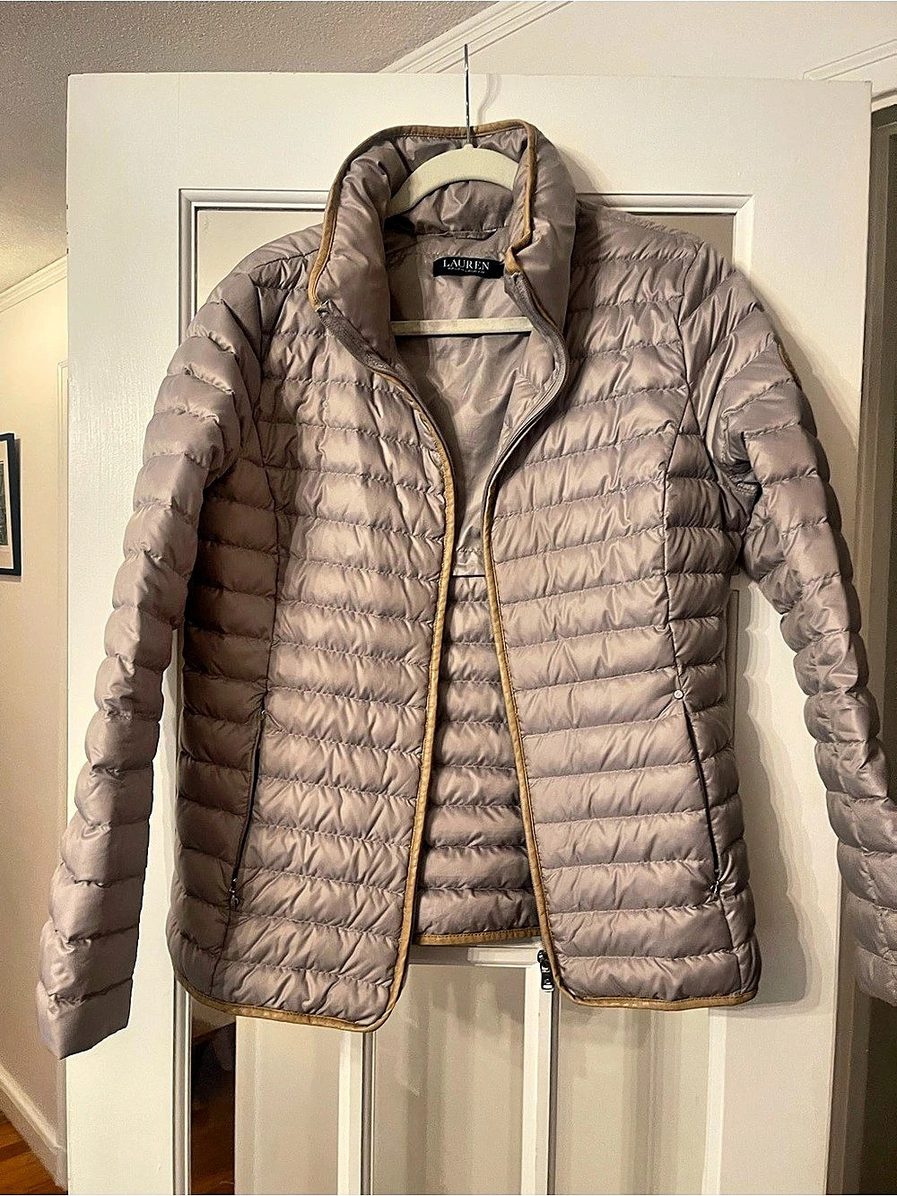 Lauren Ralph Lauren Quilted Puffer Jacket in light grey Size Medium Like New